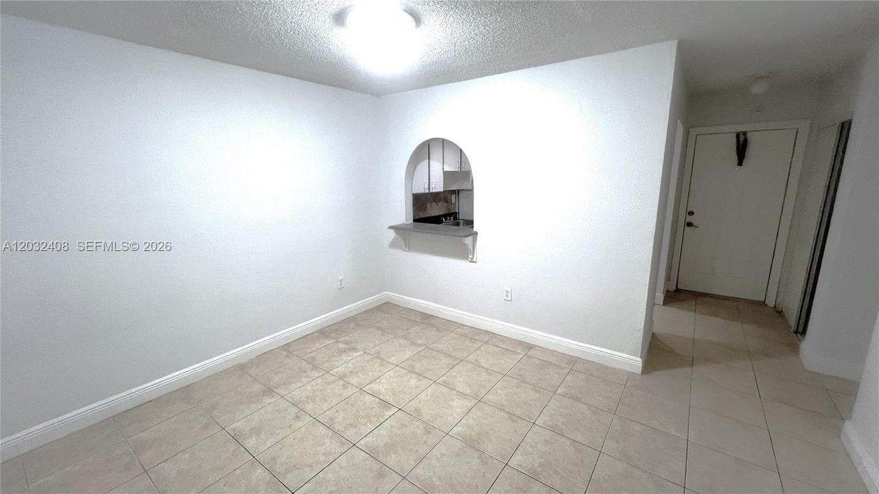 For Rent: $1,675 (1 beds, 1 baths, 730 Square Feet)