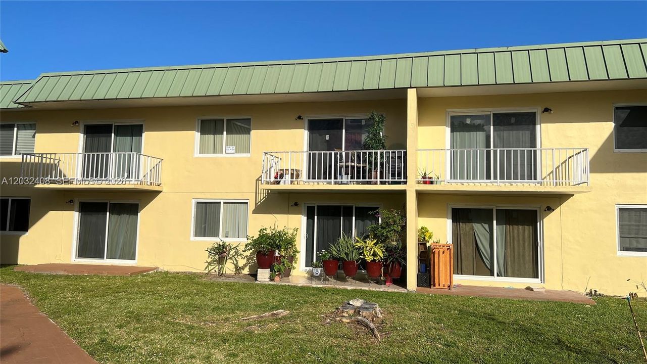 For Rent: $1,675 (1 beds, 1 baths, 730 Square Feet)