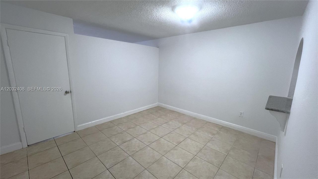 For Rent: $1,675 (1 beds, 1 baths, 730 Square Feet)