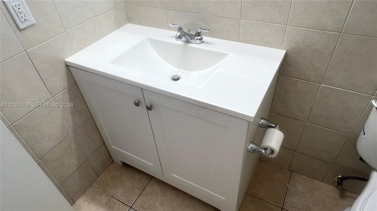 For Rent: $1,675 (1 beds, 1 baths, 730 Square Feet)