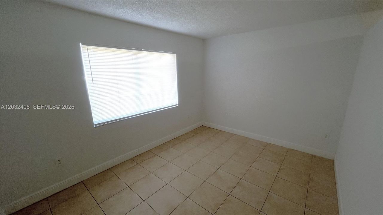For Rent: $1,675 (1 beds, 1 baths, 730 Square Feet)