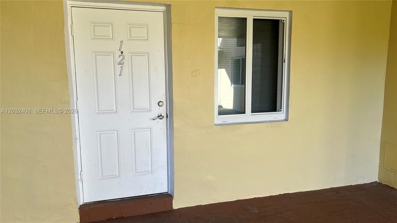 For Rent: $1,675 (1 beds, 1 baths, 730 Square Feet)