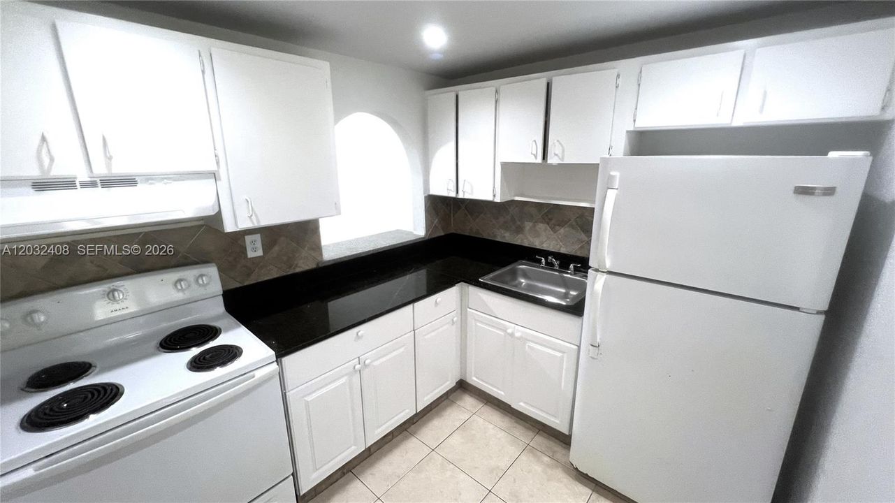 For Rent: $1,675 (1 beds, 1 baths, 730 Square Feet)