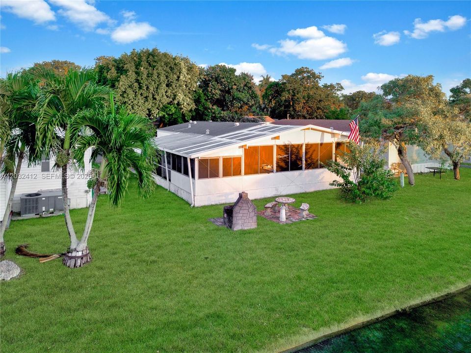 For Sale: $199,000 (2 beds, 2 baths, 1170 Square Feet)
