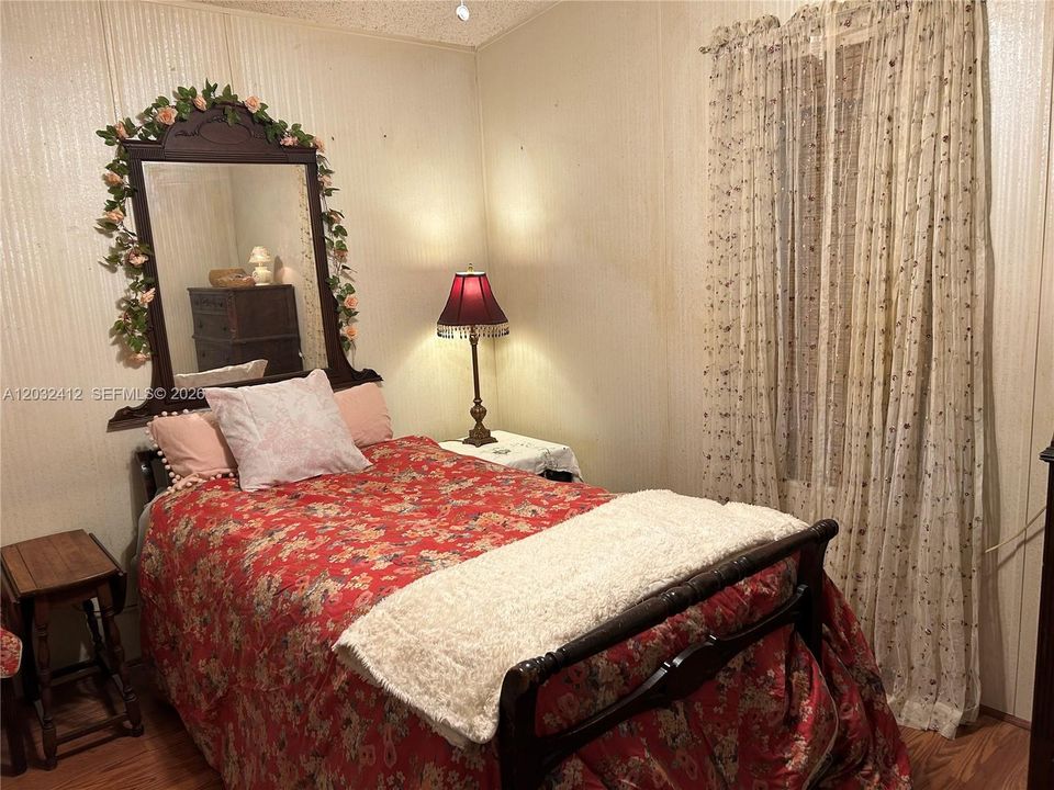 For Sale: $199,000 (2 beds, 2 baths, 1170 Square Feet)