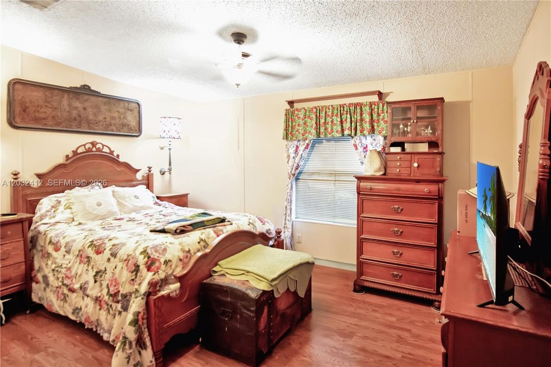 For Sale: $199,000 (2 beds, 2 baths, 1170 Square Feet)