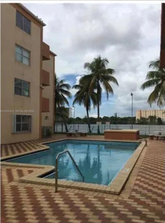 For Rent: $2,200 (2 beds, 2 baths, 991 Square Feet)