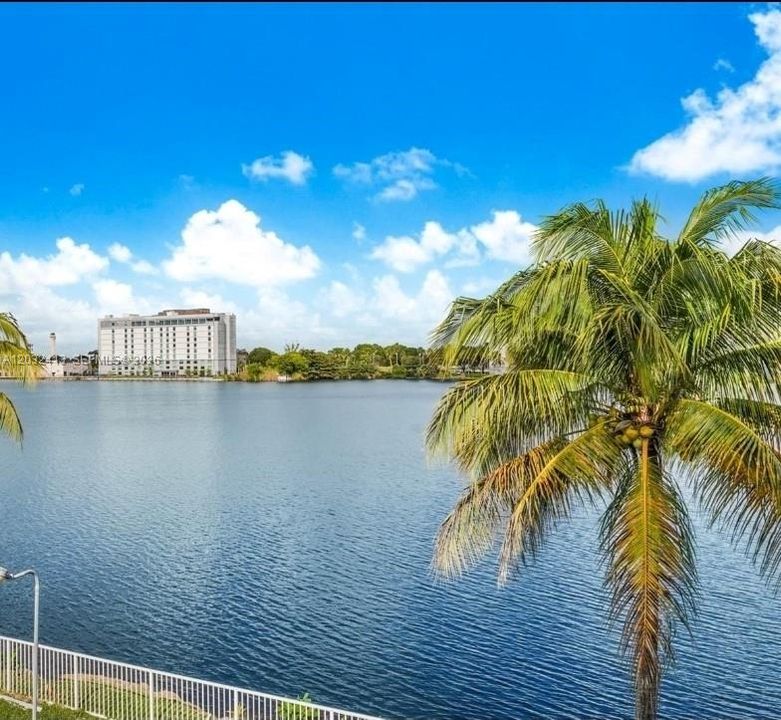 For Rent: $2,200 (2 beds, 2 baths, 991 Square Feet)