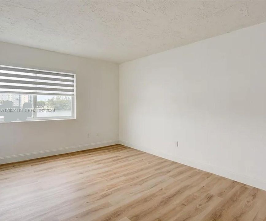 For Rent: $2,200 (2 beds, 2 baths, 991 Square Feet)