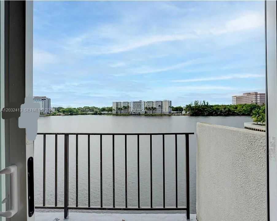 For Rent: $2,200 (2 beds, 2 baths, 991 Square Feet)