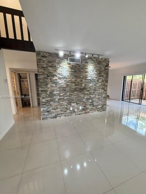 For Rent: $3,600 (2 beds, 2 baths, 1400 Square Feet)
