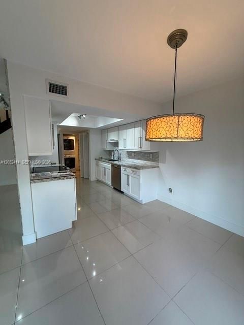 For Rent: $3,600 (2 beds, 2 baths, 1400 Square Feet)