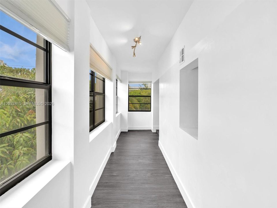 For Rent: $2,050 (0 beds, 1 baths, 530 Square Feet)