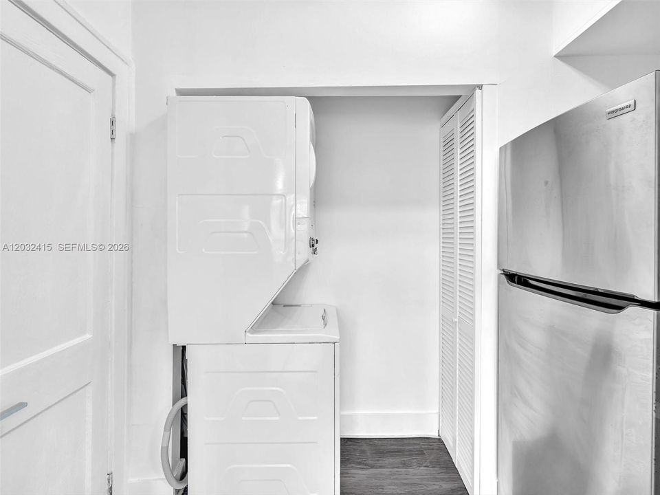 For Rent: $2,050 (0 beds, 1 baths, 530 Square Feet)