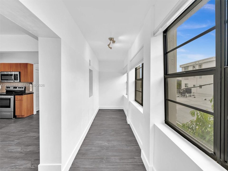 For Rent: $2,050 (0 beds, 1 baths, 530 Square Feet)