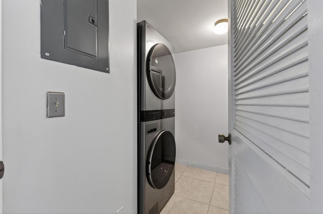 Stackable washer /dryer