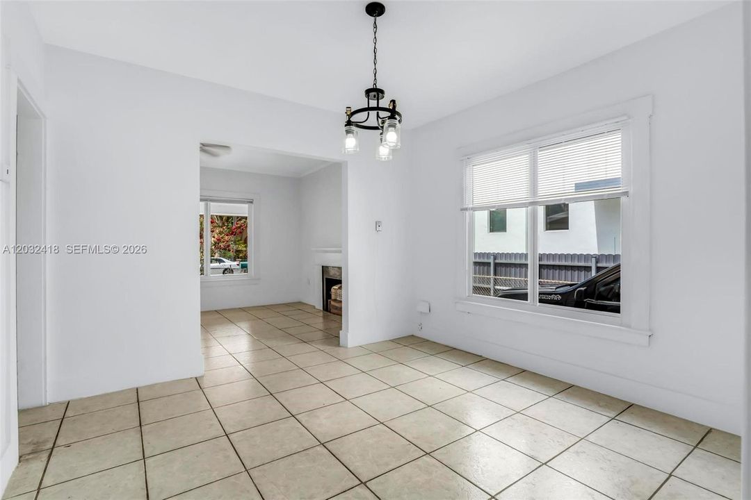 En Renta: $2,950 (3 camas, 2 baños, 2204 Pies cuadrados)