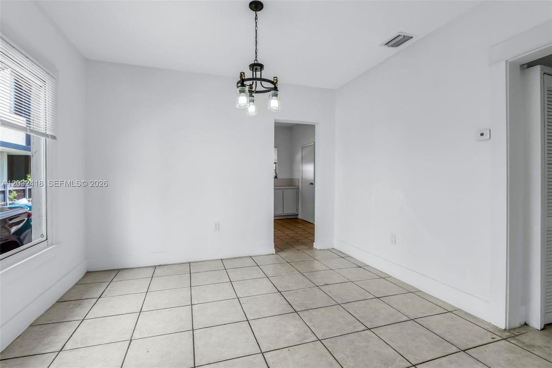 En Renta: $2,950 (3 camas, 2 baños, 2204 Pies cuadrados)