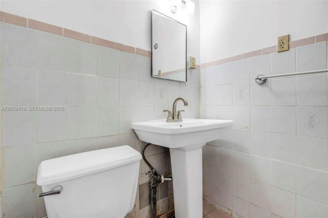 En Renta: $2,950 (3 camas, 2 baños, 2204 Pies cuadrados)