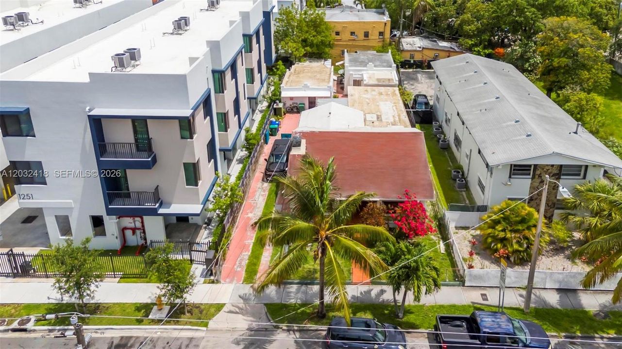 En Renta: $2,950 (3 camas, 2 baños, 2204 Pies cuadrados)