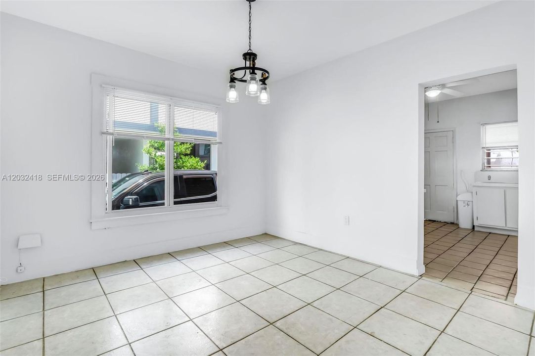 En Renta: $2,950 (3 camas, 2 baños, 2204 Pies cuadrados)