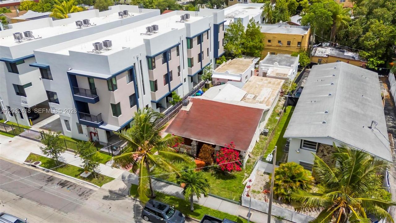 En Renta: $2,950 (3 camas, 2 baños, 2204 Pies cuadrados)