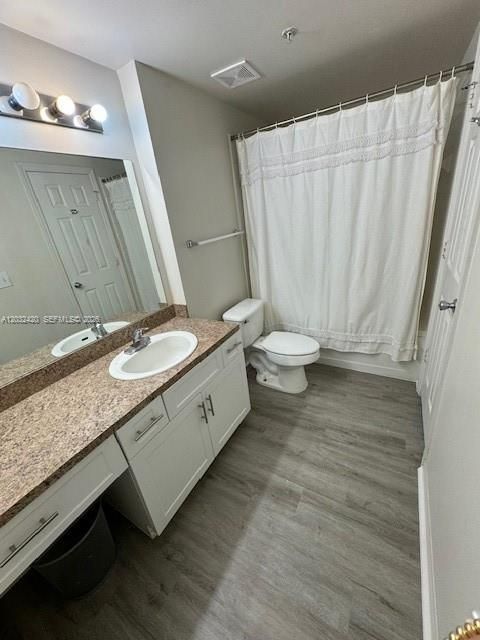 For Rent: $2,400 (2 beds, 2 baths, 1130 Square Feet)