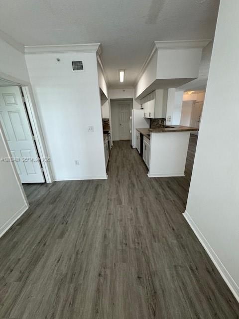 For Rent: $2,400 (2 beds, 2 baths, 1130 Square Feet)