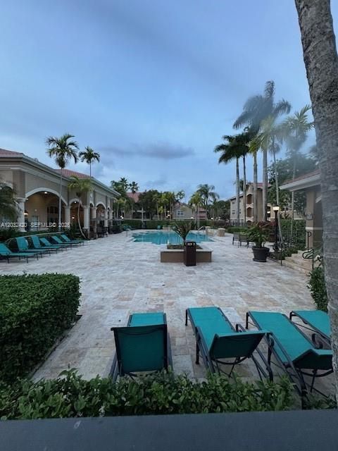 For Rent: $2,400 (2 beds, 2 baths, 1130 Square Feet)