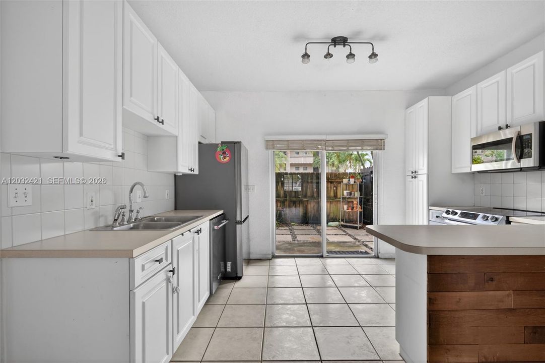 For Rent: $2,650 (2 beds, 2 baths, 1080 Square Feet)