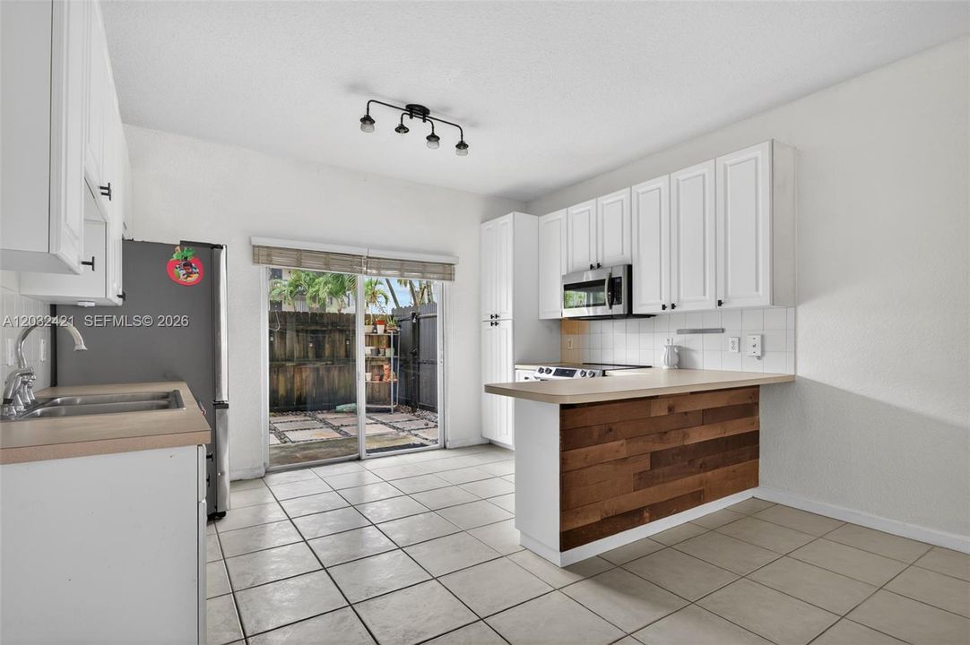 For Rent: $2,650 (2 beds, 2 baths, 1080 Square Feet)