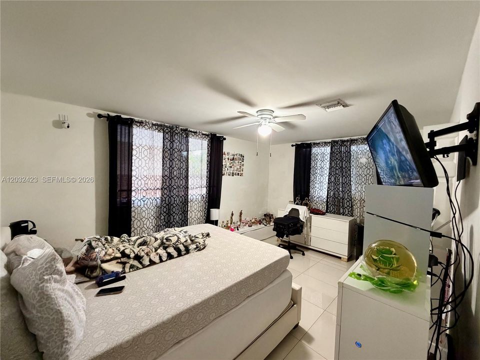 For Rent: $3,500 (3 beds, 2 baths, 1470 Square Feet)