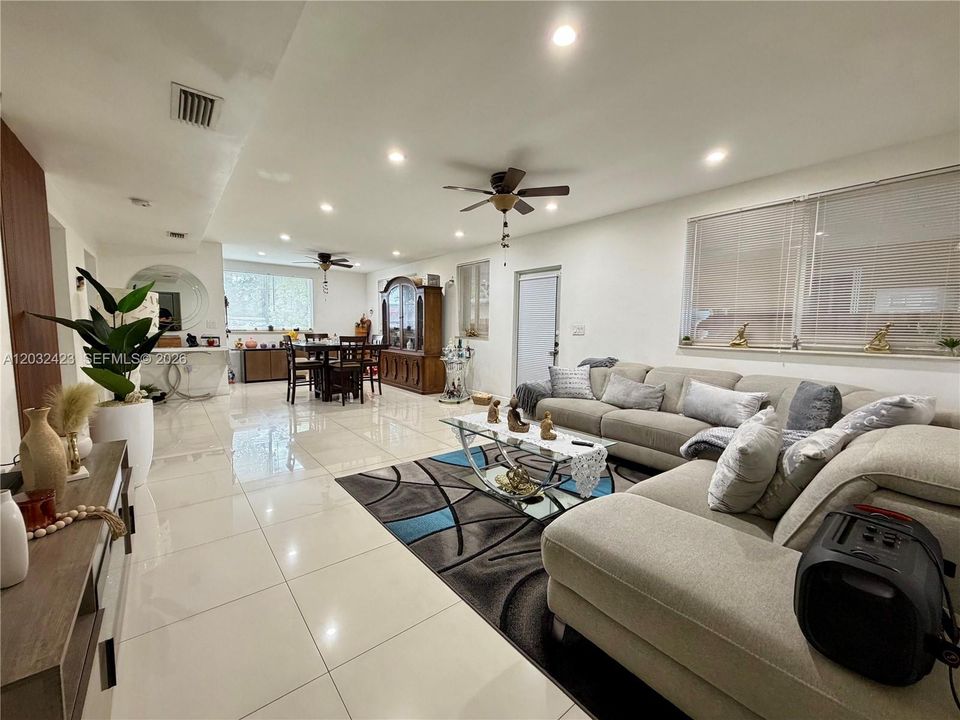 For Rent: $3,500 (3 beds, 2 baths, 1470 Square Feet)