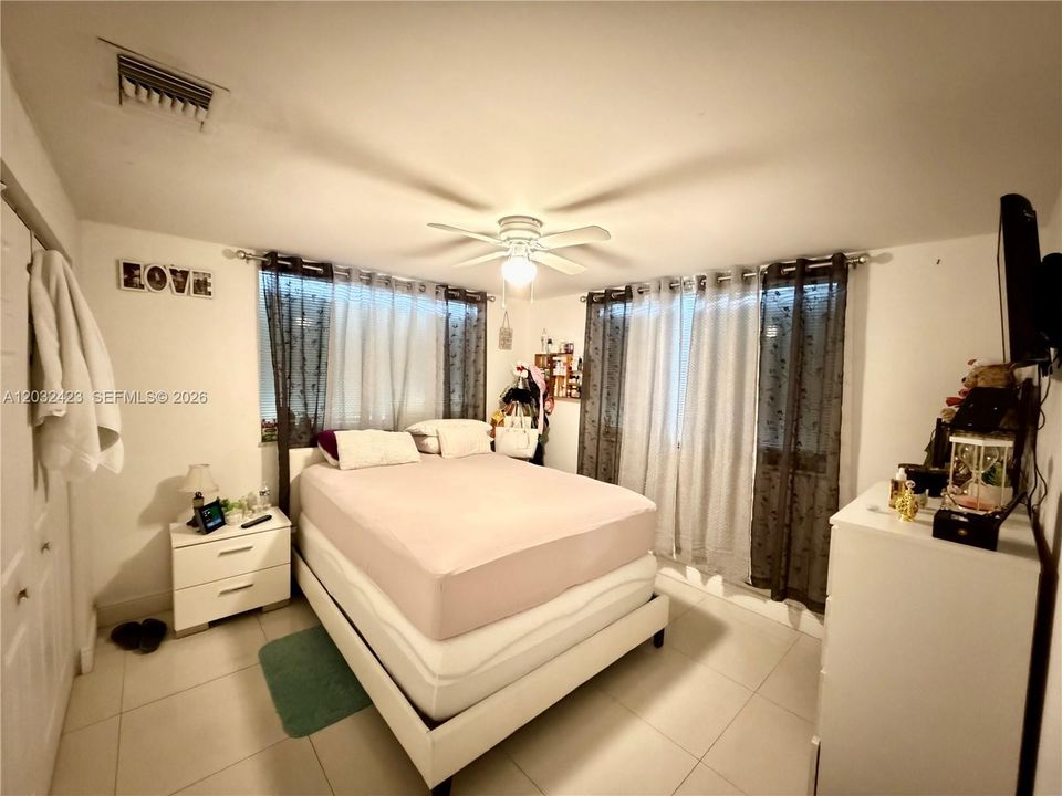 For Rent: $3,500 (3 beds, 2 baths, 1470 Square Feet)