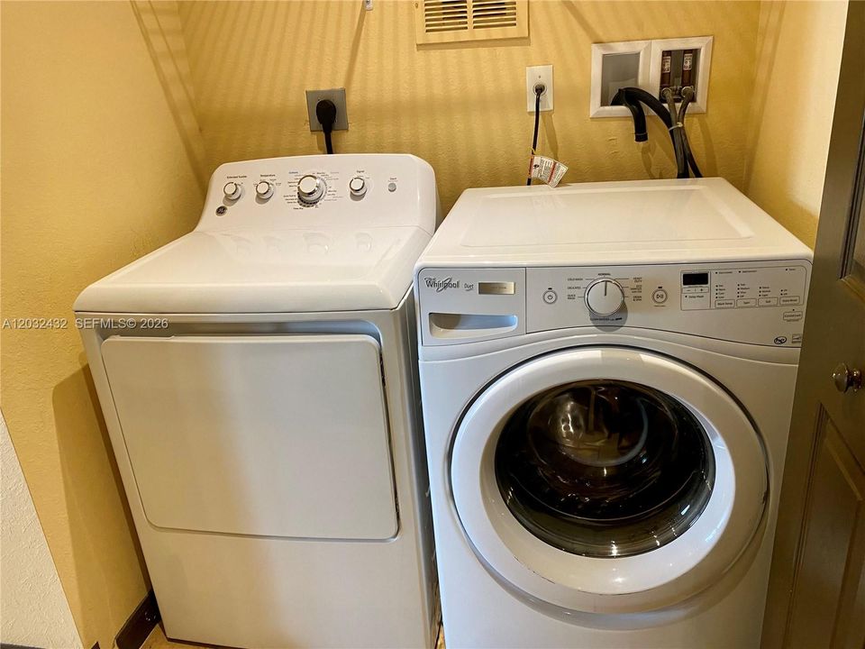For Rent: $2,800 (3 beds, 2 baths, 1207 Square Feet)