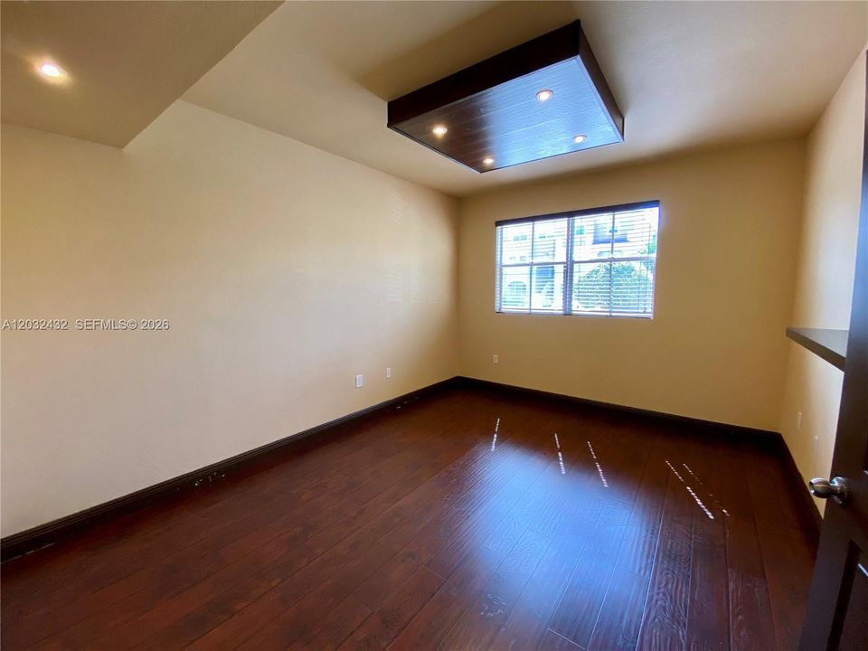 For Rent: $2,800 (3 beds, 2 baths, 1207 Square Feet)