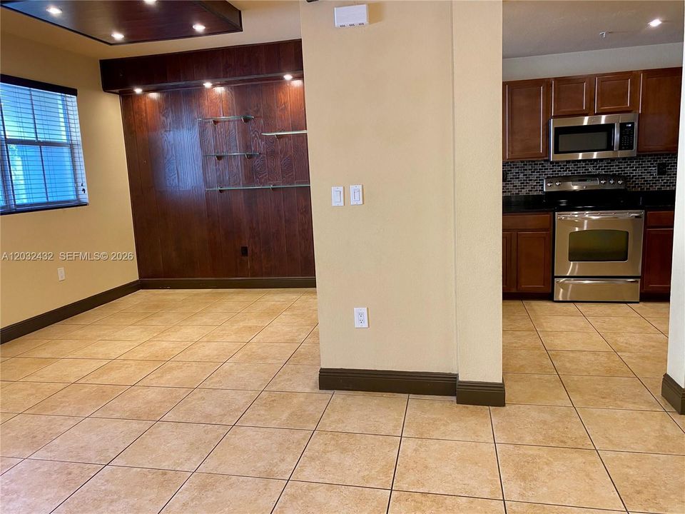 For Rent: $2,800 (3 beds, 2 baths, 1207 Square Feet)