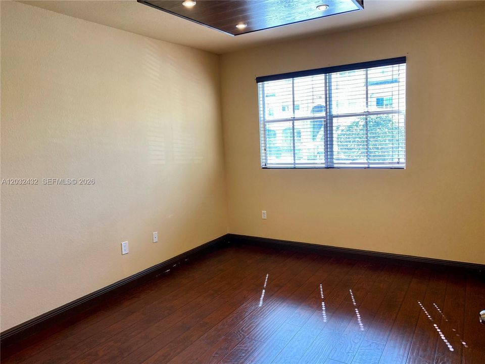 For Rent: $2,800 (3 beds, 2 baths, 1207 Square Feet)