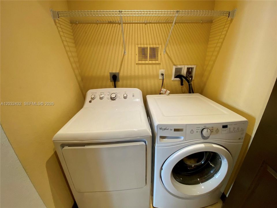 For Rent: $2,800 (3 beds, 2 baths, 1207 Square Feet)
