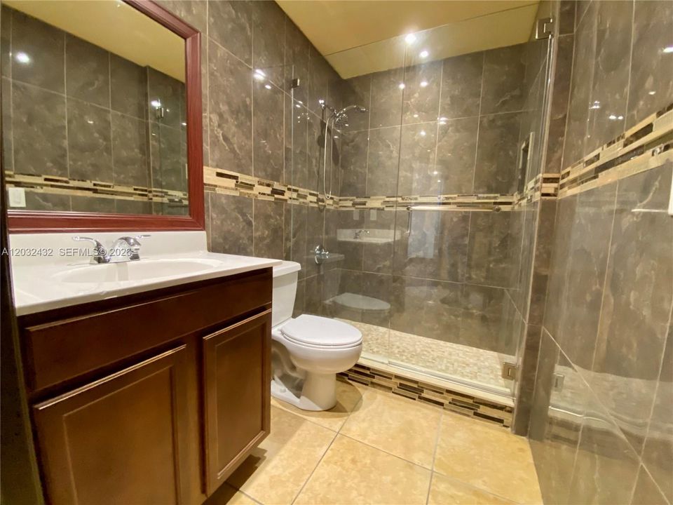For Rent: $2,800 (3 beds, 2 baths, 1207 Square Feet)