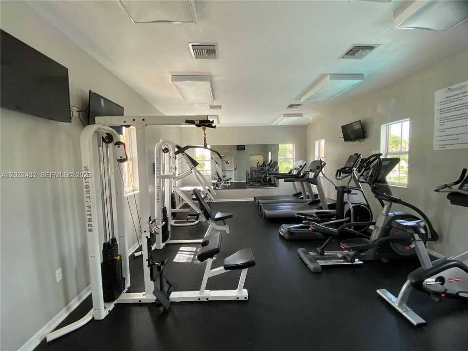 For Rent: $2,800 (3 beds, 2 baths, 1207 Square Feet)
