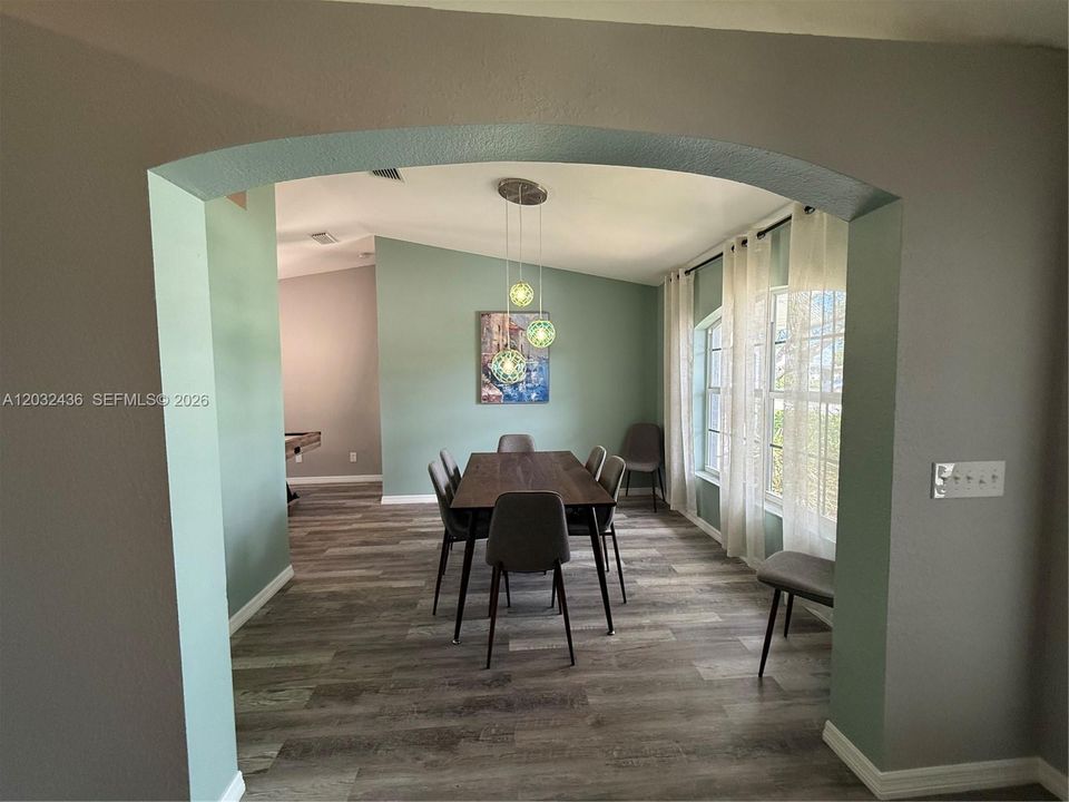 En Venta: $420,000 (3 camas, 2 baños, 1625 Pies cuadrados)