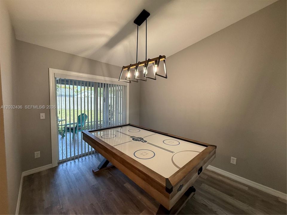 En Venta: $420,000 (3 camas, 2 baños, 1625 Pies cuadrados)