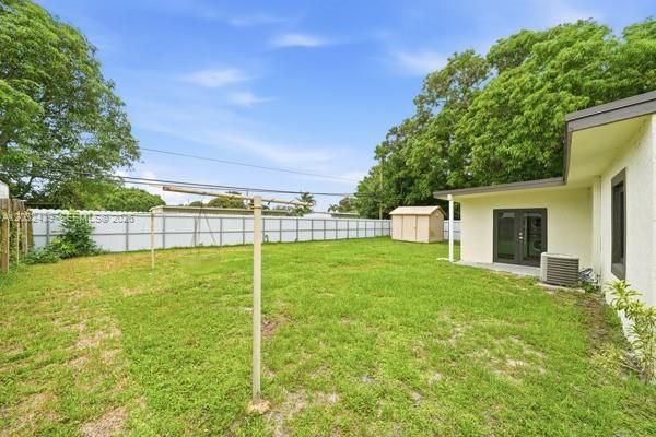For Sale: $550,000 (3 beds, 2 baths, 864 Square Feet)