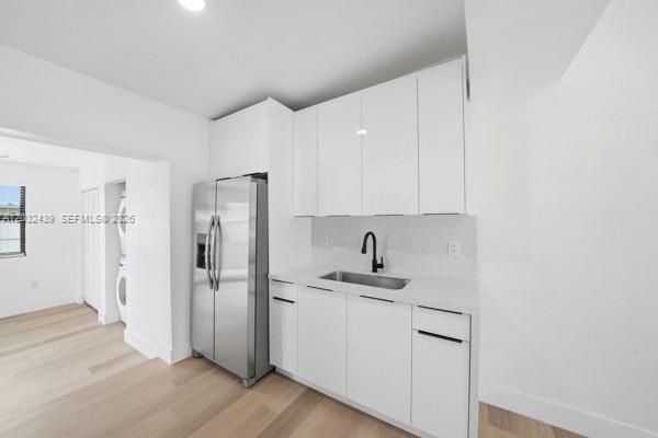 For Sale: $550,000 (3 beds, 2 baths, 864 Square Feet)