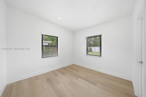 For Sale: $550,000 (3 beds, 2 baths, 864 Square Feet)