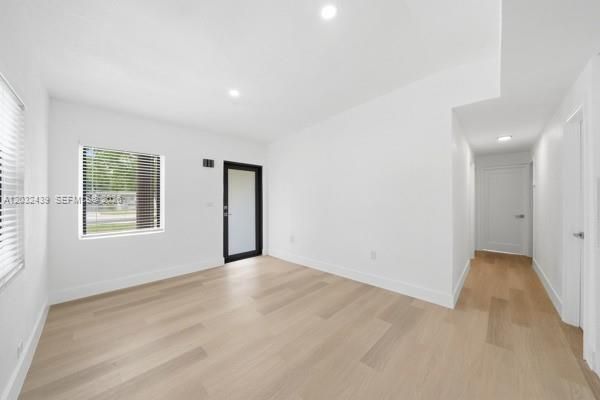 For Sale: $550,000 (3 beds, 2 baths, 864 Square Feet)
