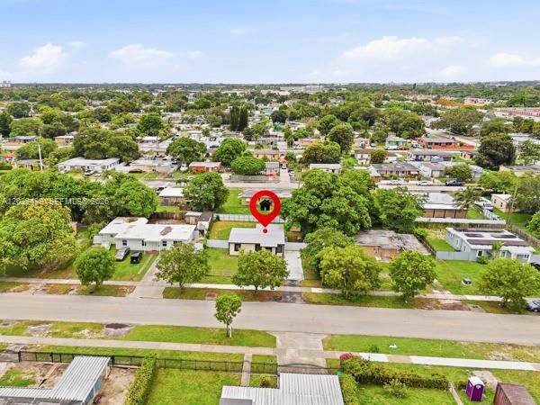 For Sale: $550,000 (3 beds, 2 baths, 864 Square Feet)