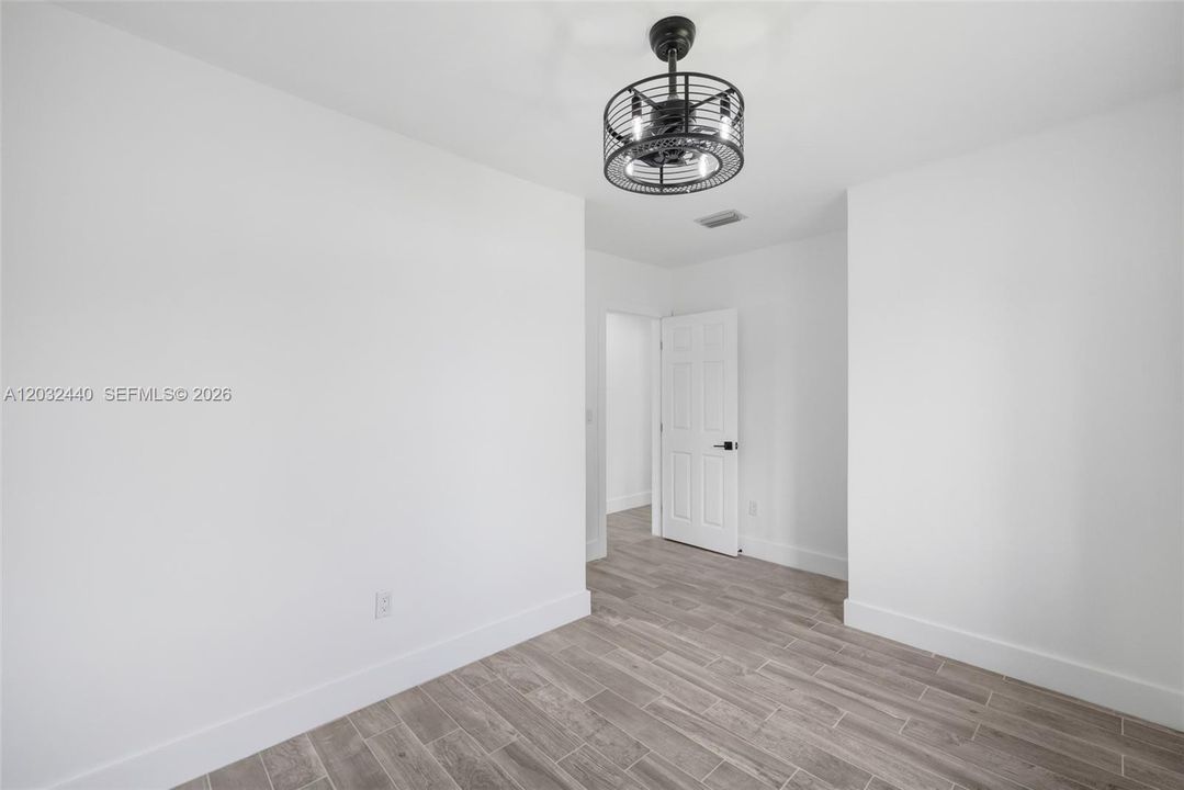 For Sale: $599,000 (3 beds, 2 baths, 851 Square Feet)