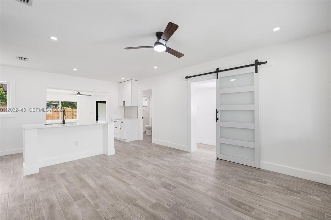 For Sale: $599,000 (3 beds, 2 baths, 851 Square Feet)